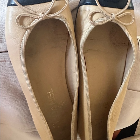 CHANEL CHANEL Classic Cap Toe Ballet Flats Beige & Black Leather – Size 9.5 - Picture 2 of 8